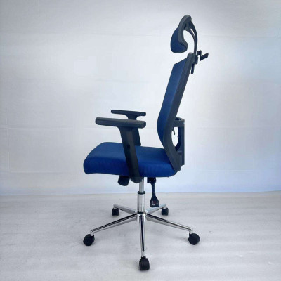 Офисное кресло с сеткой средней высоты спины