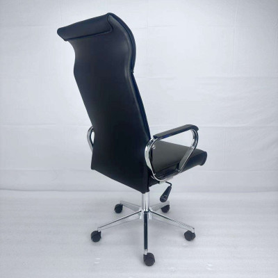 Офисное кресло из пластика и сетки